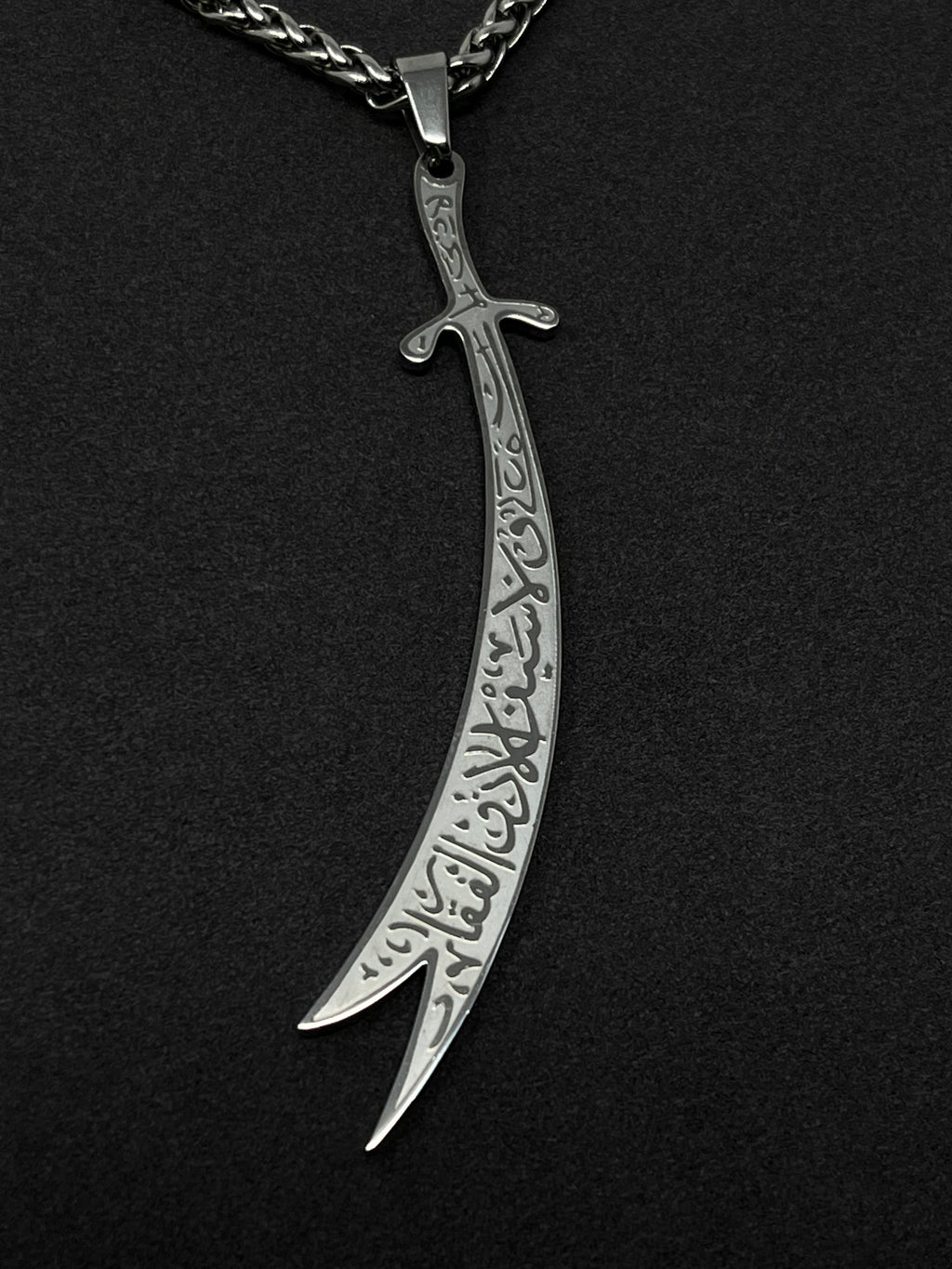 Zülfikar Kette mit eingraviertem Schriftzug